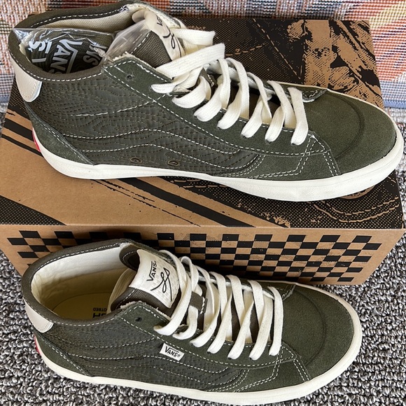 Vans Men’s The Lizzie
Quilted Grape Leaf
VN0A4BX150K
Sneakers - Picture 4 of 16